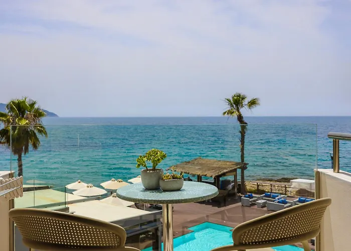 Alas & Отель Лакония